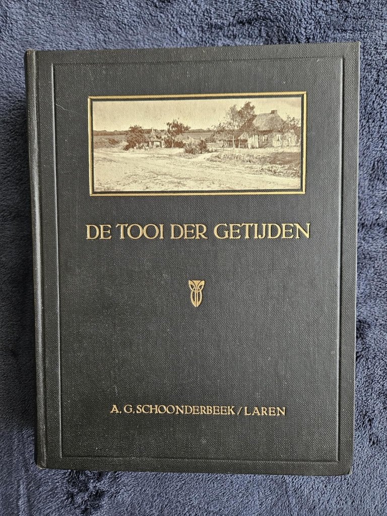 A.G. Schoonderbeek/Laren - De tooi der getijden, Ophalen of Verzenden, Gelezen