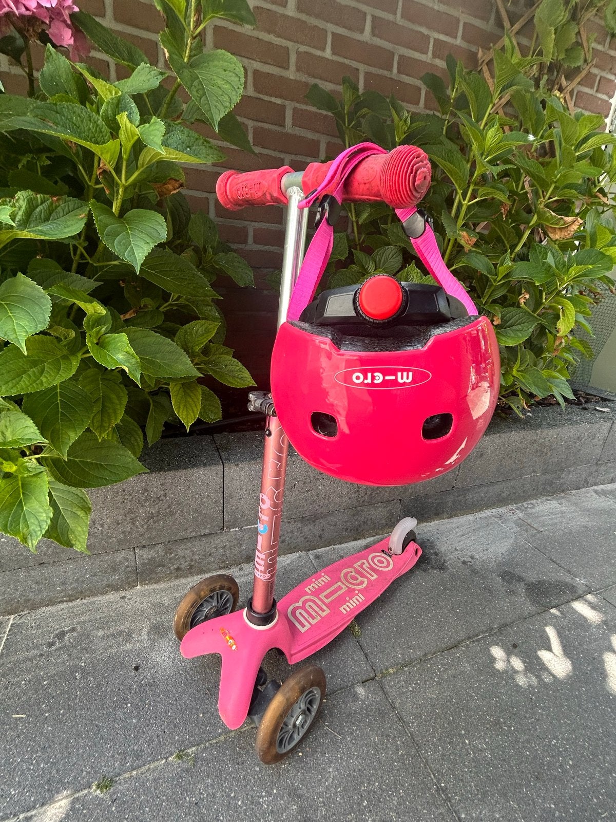 Roze Micro Mini Step met helm - Gebruikt, Fietsen en Brommers, Steps, Gebruikt, Gewone step, Ophalen