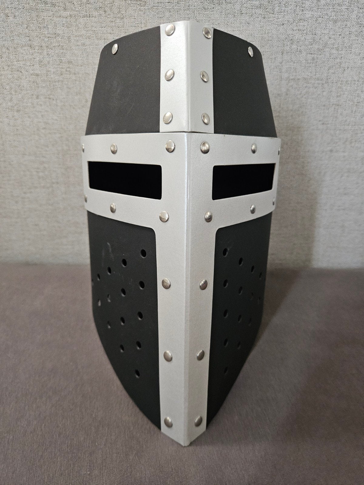 ARAGON RIDDERHELM, Ophalen of Verzenden