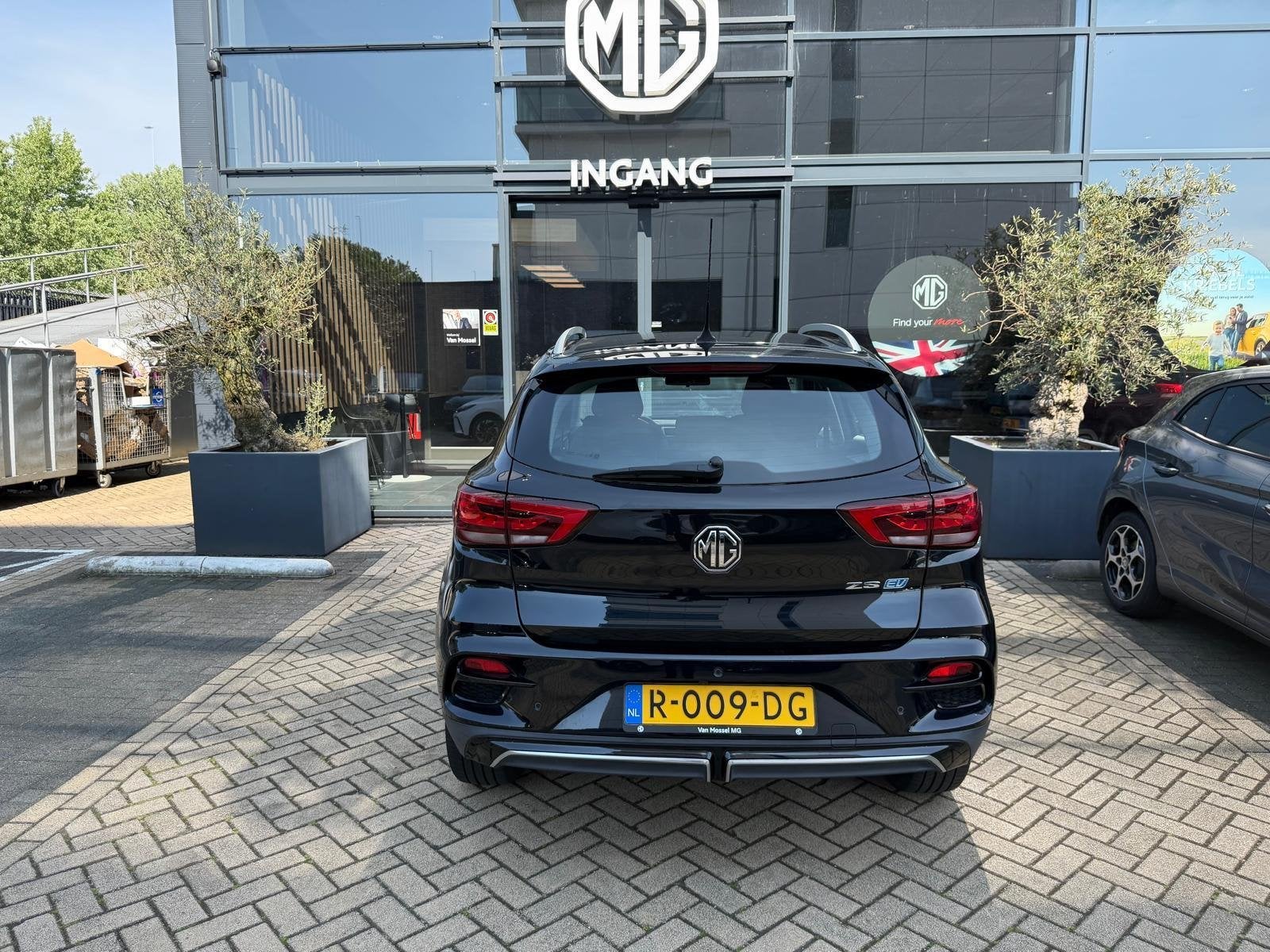 MG ZS EV Standard Range Comfort 50 kWh | CarPlay | Camera |, Auto's, 12 maanden, Stof, ZS, Zwart