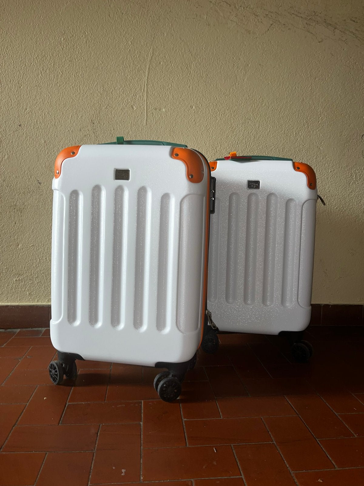 2 Witte Handbagage Koffers, Ophalen, 30 cm of meer, Wit, Zo goed als nieuw