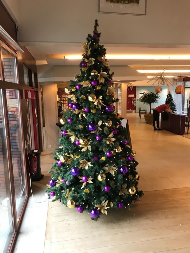XXL kunstkerstboom 360 cm incl. decoratie en lampjes, Diversen, Ophalen, Gebruikt