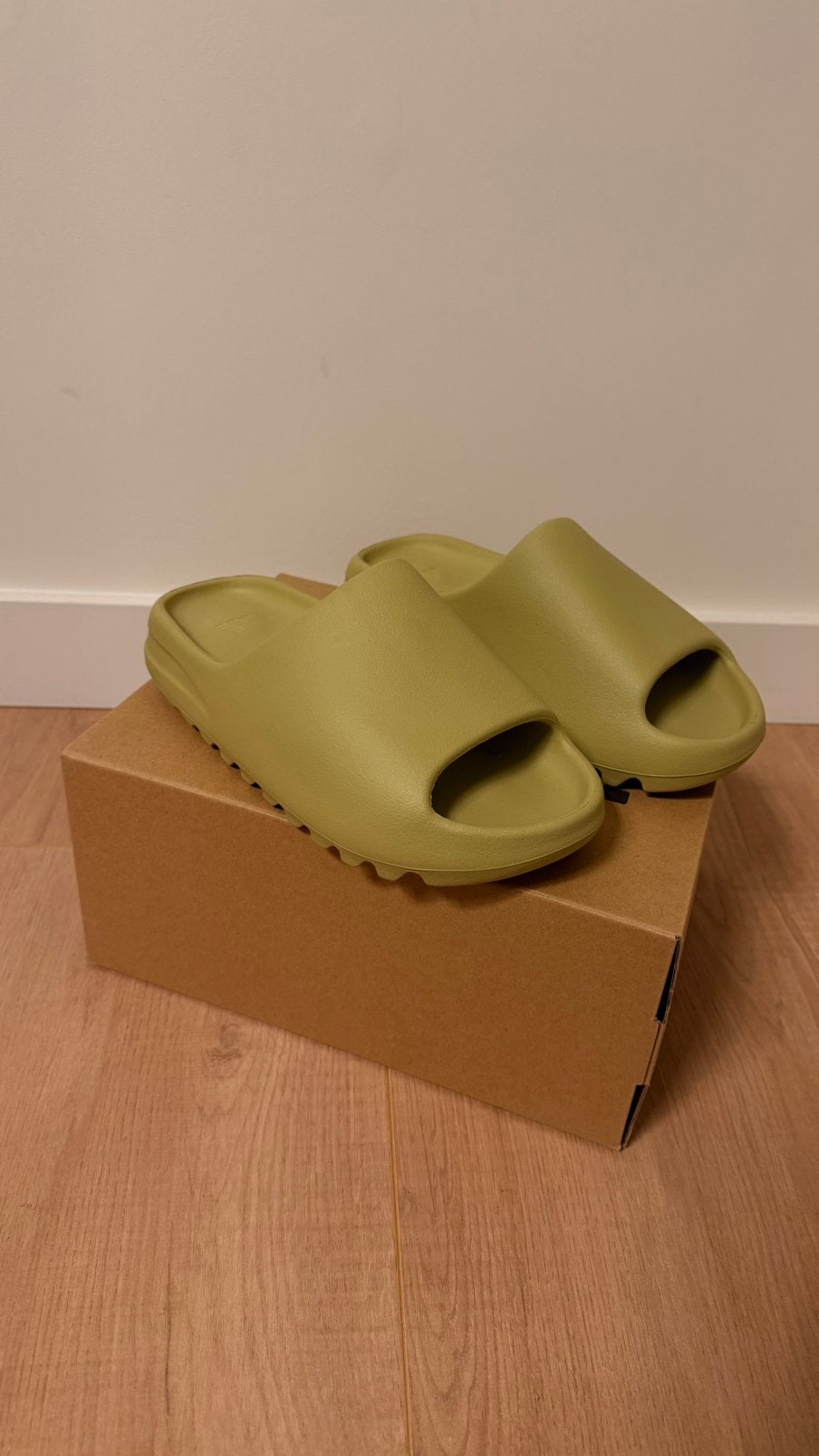 Yeezy Slides - Nieuw met labels, Ophalen of Verzenden, Nieuw, Slippers