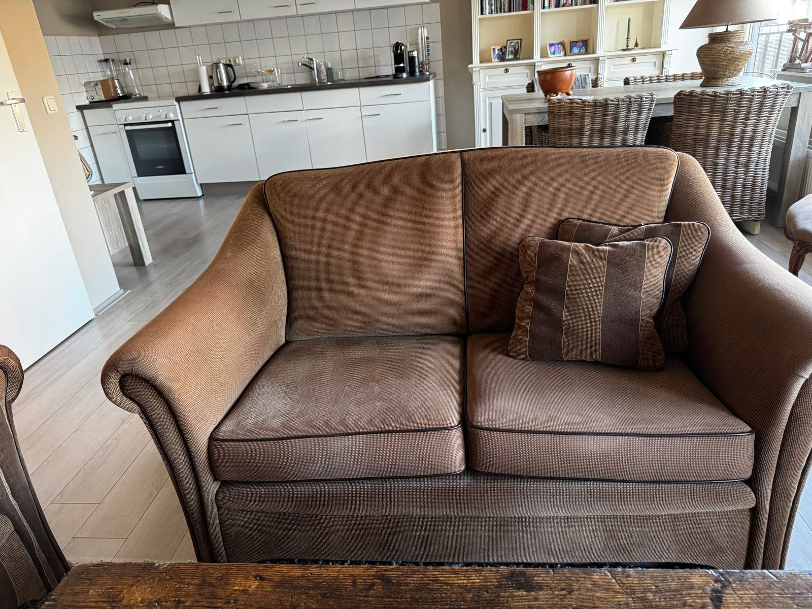 Gratis af te halen: Comfortabel 2-zits bankje, Huis en Inrichting, Ophalen, Gebruikt, Tweepersoons, 75 tot 100 cm