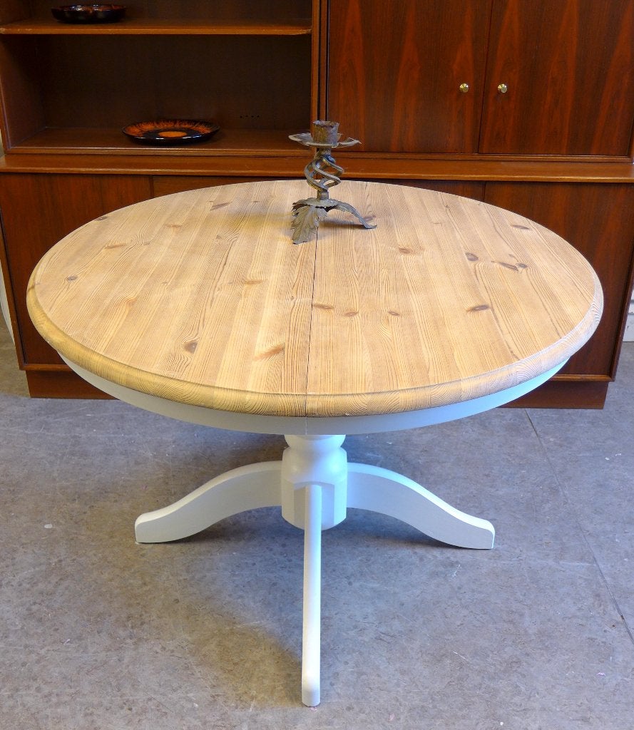 Foto 17 van Prachtige zwarte ronde uitschuifbare eettafel