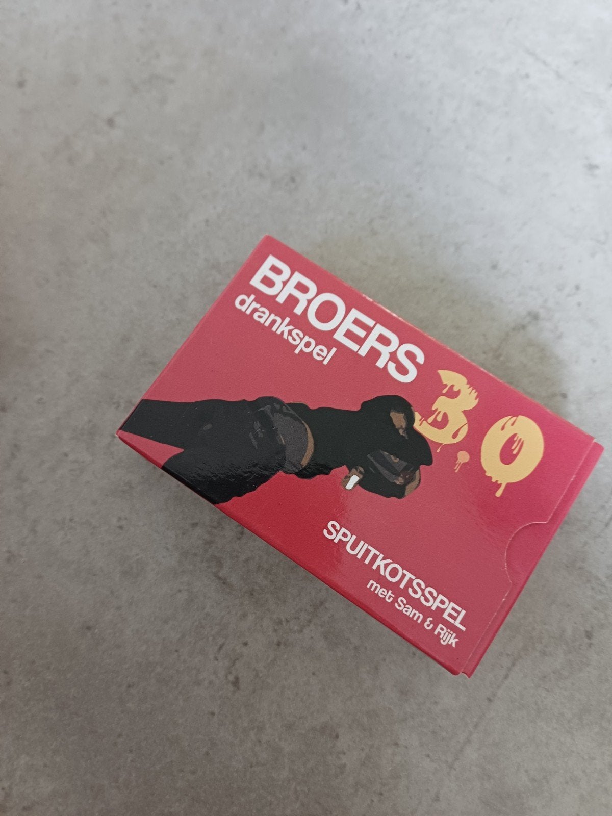 Broers Drankspel 3.0 - Spuitkotstspel met Sam & Rijk, Drie of vier spelers, Ophalen of Verzenden, Gebruikt, Broers
