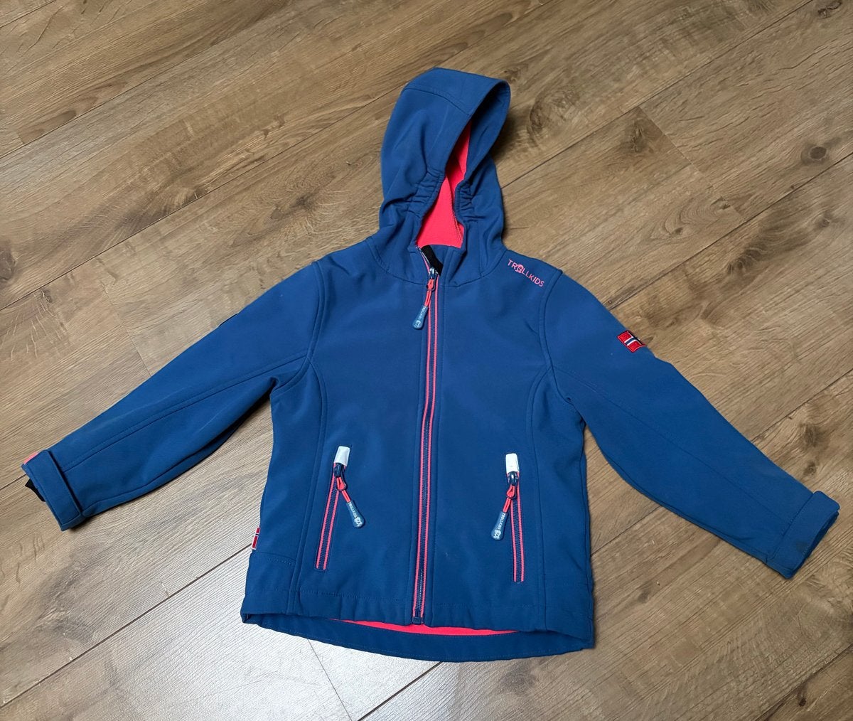 Trollkids softshell jas blauw/roze, maat 104, Ophalen of Verzenden, Gebruikt, Meisje, Jas