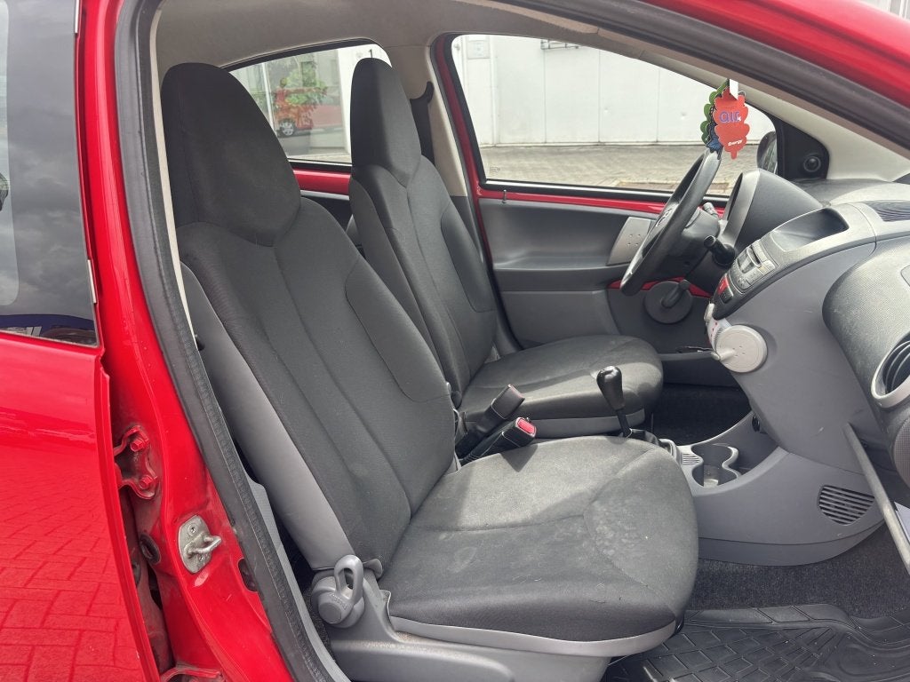 Toyota Aygo 1.0-12V Access Boordcomputer Radio/CD (bj 2011), Auto's, Euro 5, Gebruikt, 4 stoelen, 68 pk