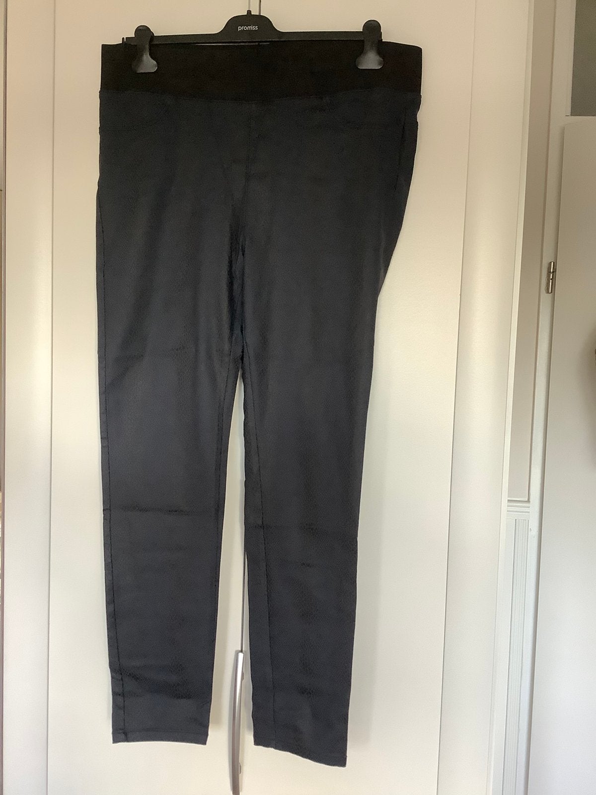Leuke broek maat 48, Ophalen of Verzenden, Zo goed als nieuw, Meerkleurig, Broek of Spijkerbroek