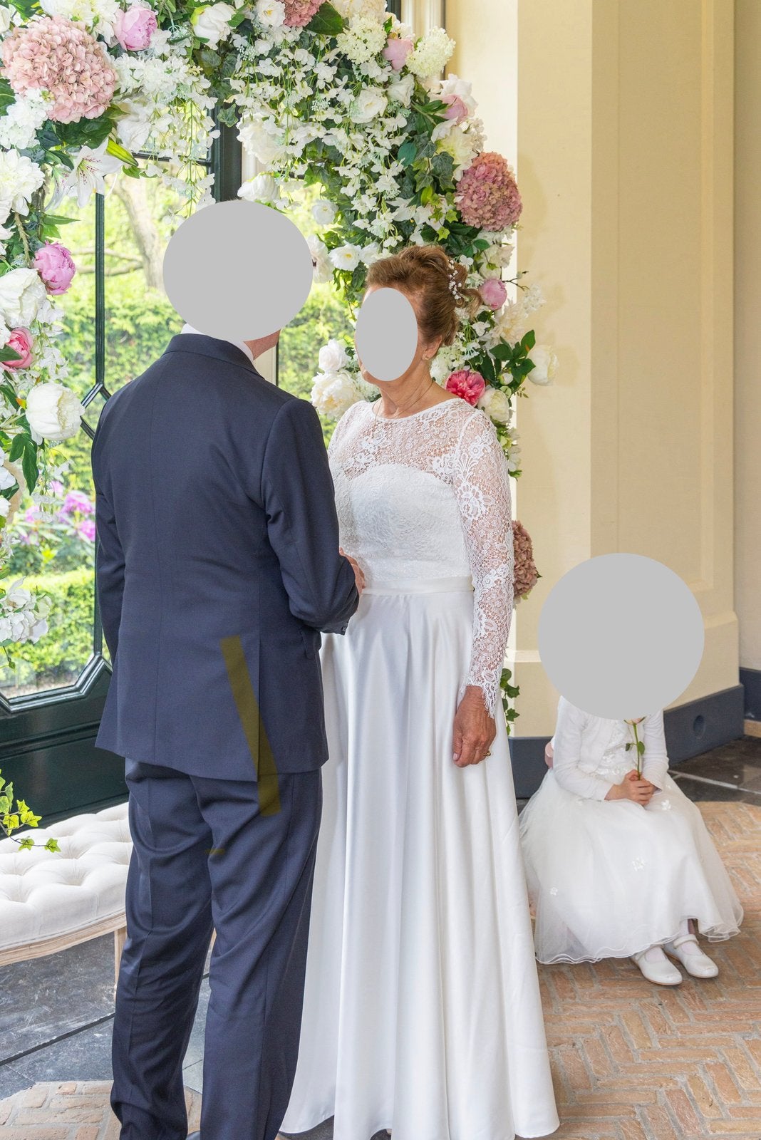 Klassieke bruidsjurk ivoor./ satijn/ kant. Maat 38 tot 42, Kleding | Dames, Trouwkleding en Trouwaccessoires, Ophalen of Verzenden