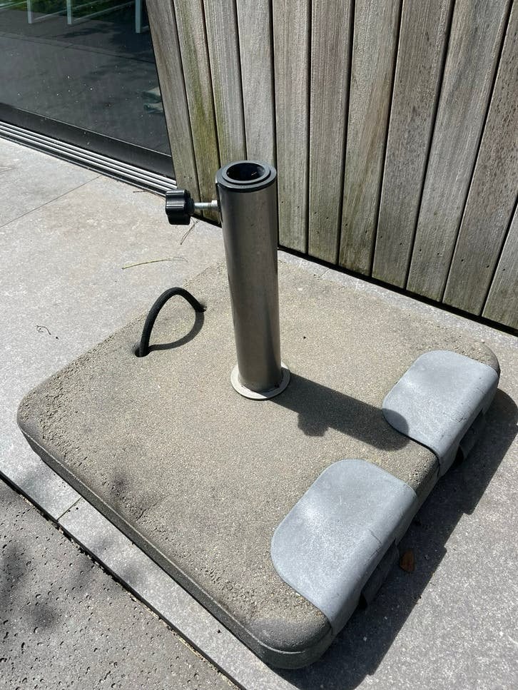 Borek | Parasolvoet van beton - stevig en duurzaam, Ophalen, Gebruikt, Minder dan 1 meter, Parasolvoet