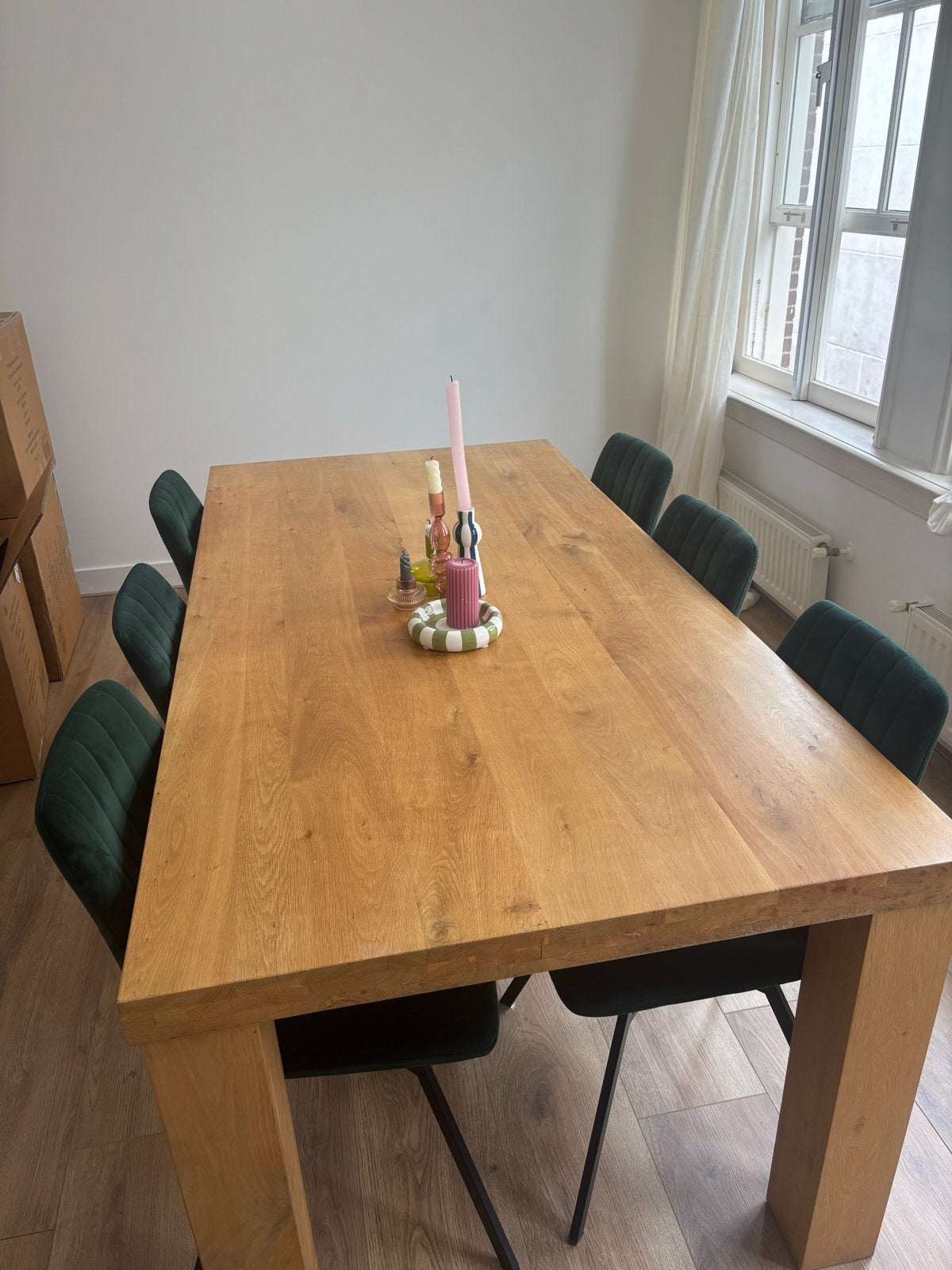 Foto 4 van Set van 6 groene fluwelen eetkamerstoelen