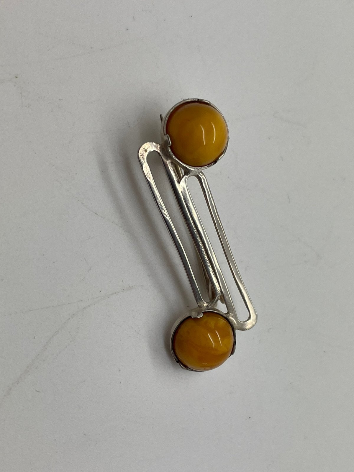 E417 Prachtige zilveren broche baltische barnsteen, Ophalen of Verzenden, Zilver, Broche, Met edelsteen