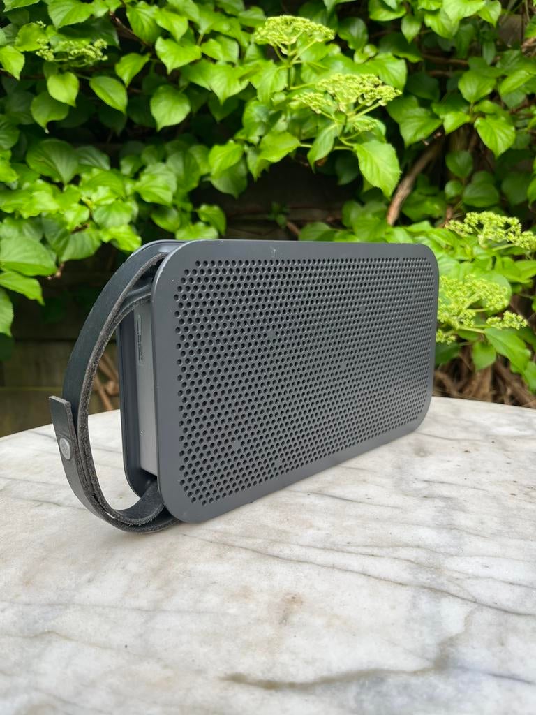 Bang & Olufsen BeoPlay A2 Active Zwart met leder strap, Overige merken, Ophalen of Verzenden, Zo goed als nieuw, Minder dan 60 watt