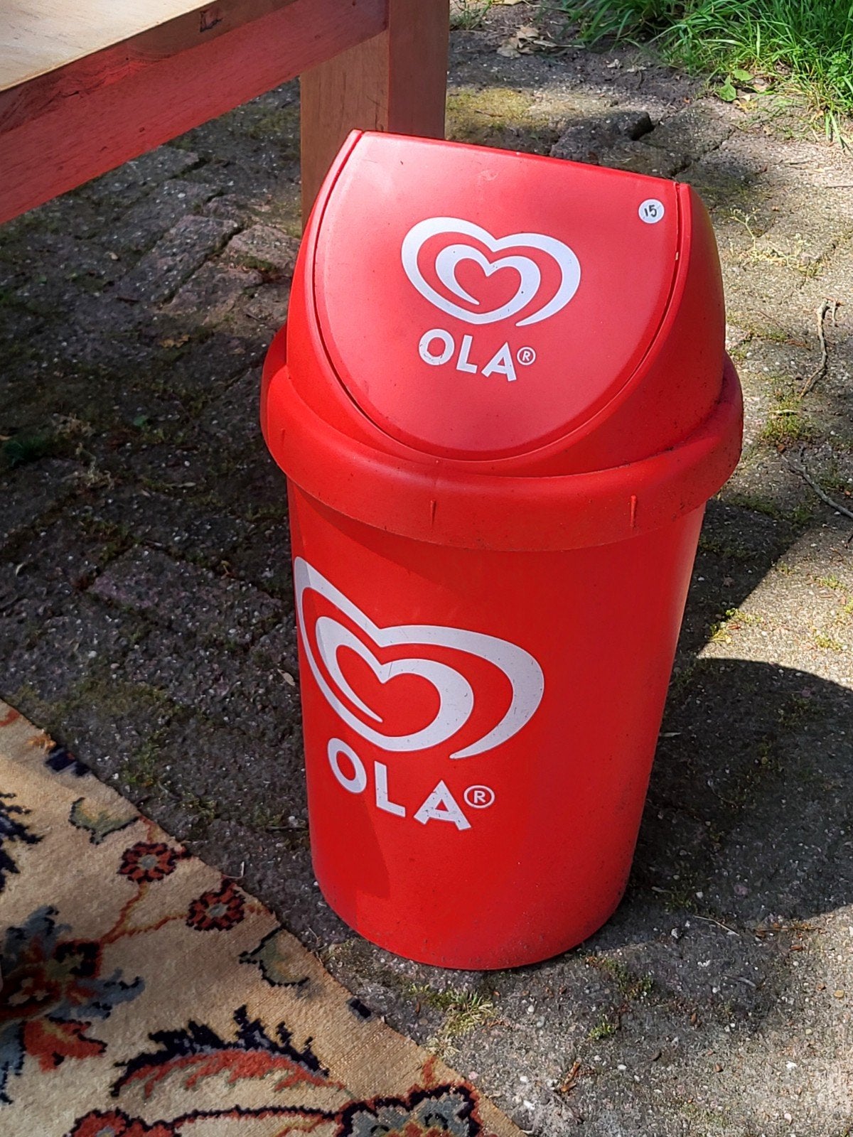 Ola IJsemmer / Prullenbak - Rood met Logo, Ophalen