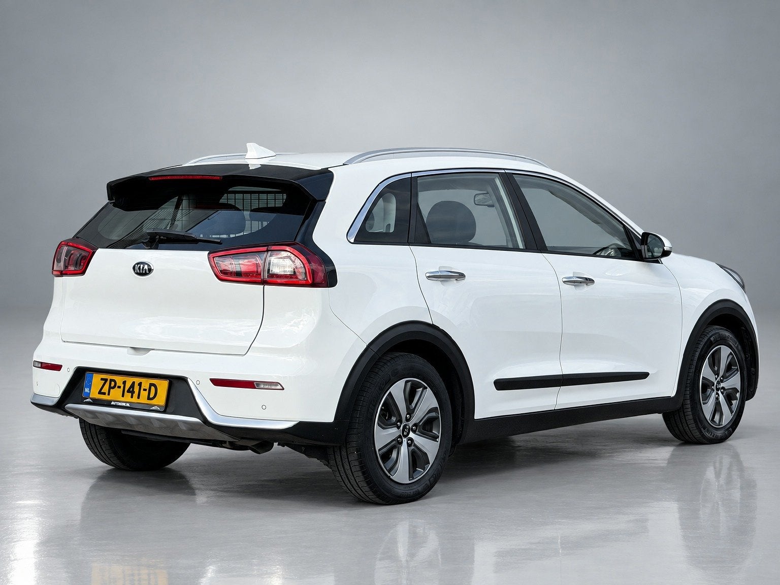 Kia Niro 1.6 GDi Hybrid DynamicLine|Carplay|Camera|Navigatie, Auto's, Leder en Stof, Wit, Origineel Nederlands, 1390 kg