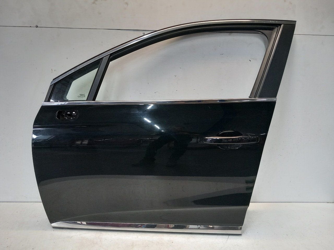 Portier links voor Renault Clio, Onderdelen@venauto.nl, Van der Ven Autorecycling B.V., Gebruikt, Ettenseweg 76, 4706 PB Roosendaal, The Netherlands