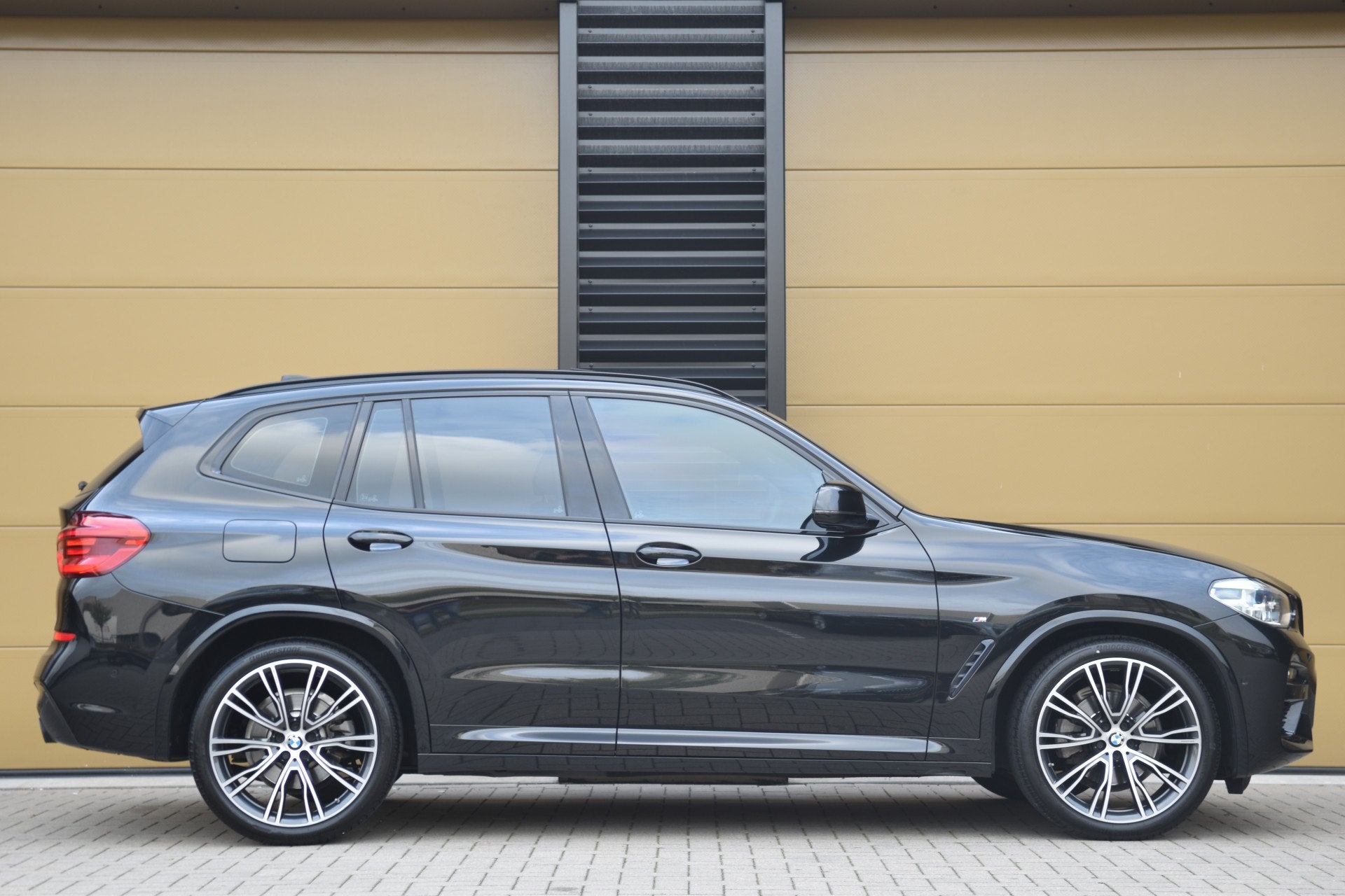 BMW X3 S-Drive 20i Launch Edition High Executive * M-Sport *, Auto's, Automaat, Dealer onderhouden, Achterwielaandrijving, Gebruikt