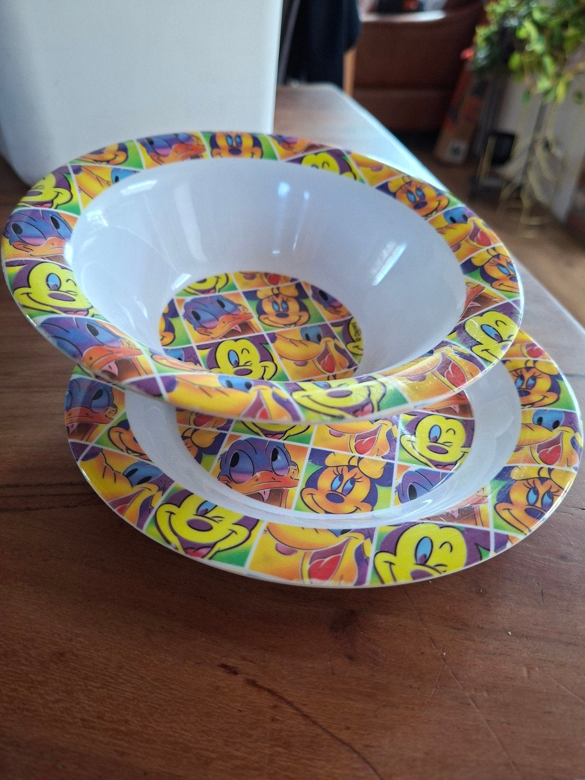 Multicolor disney schaaltje en bordje nieuwstaat, Ophalen of Verzenden, Goofy of Pluto, Zo goed als nieuw, Servies