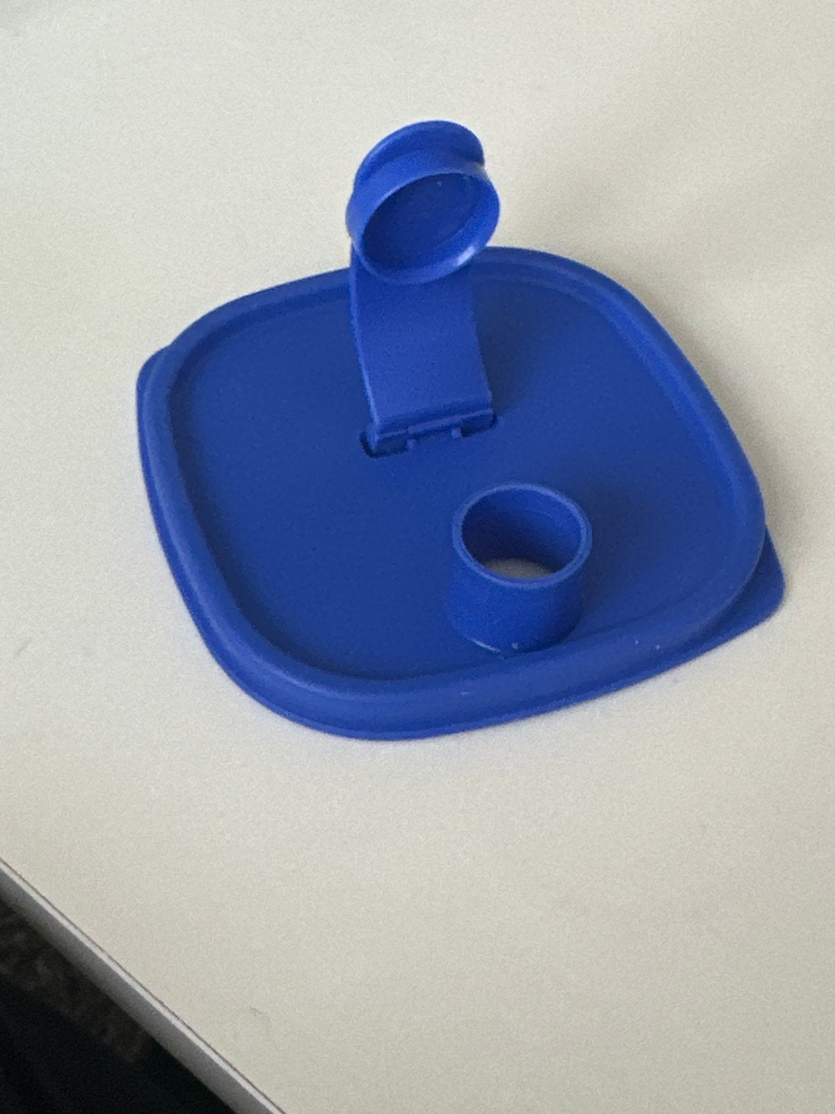 Tupperware deksel voor 2 liter sapkan - Blauw, Gebruikt, Blauw, Overige typen, Ophalen of Verzenden