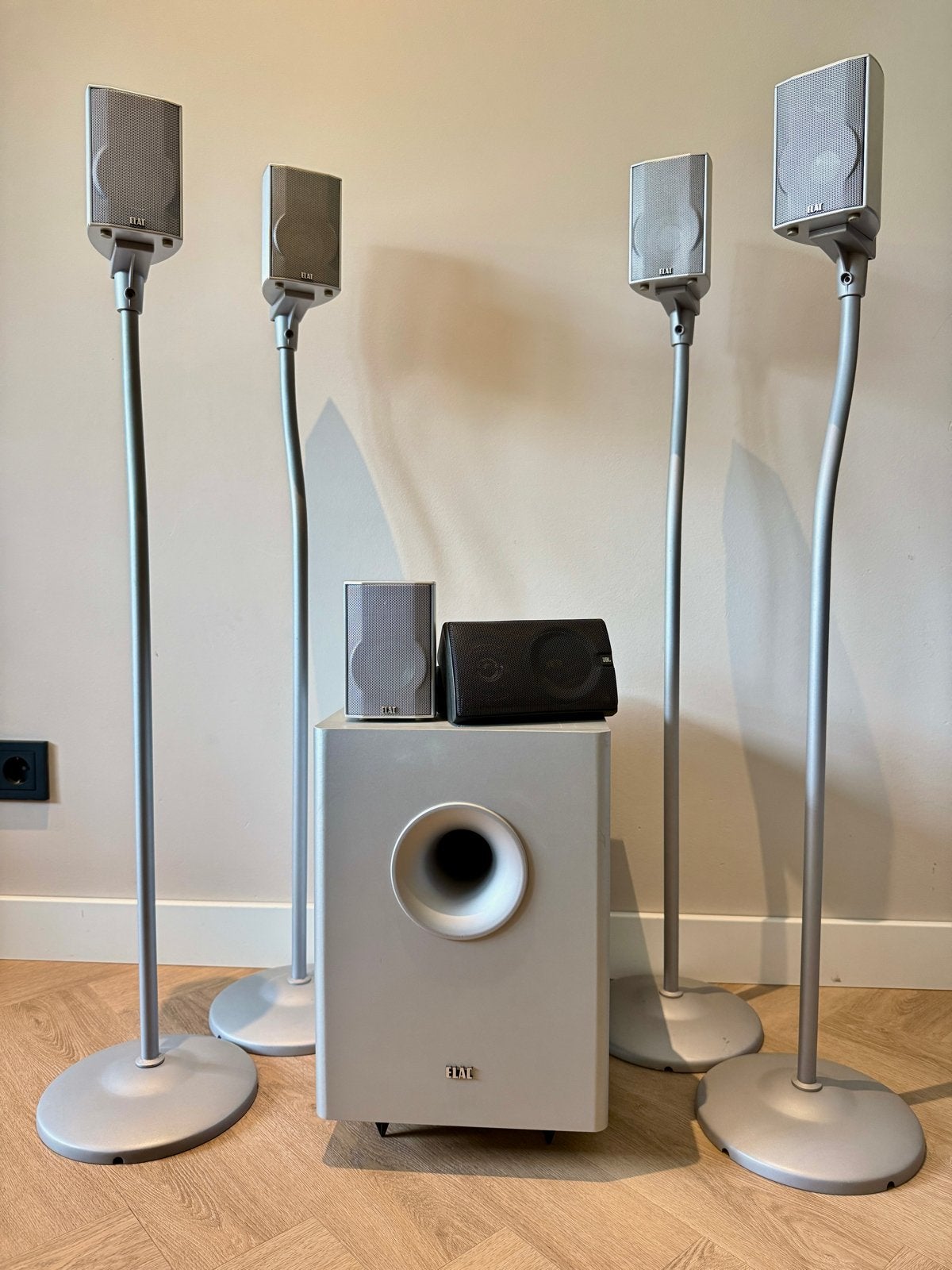 ELAC Cinema 2 - Surroundset met subwoofer en standaarden, Gebruikt, Complete surroundset, 120 watt of meer, Ophalen