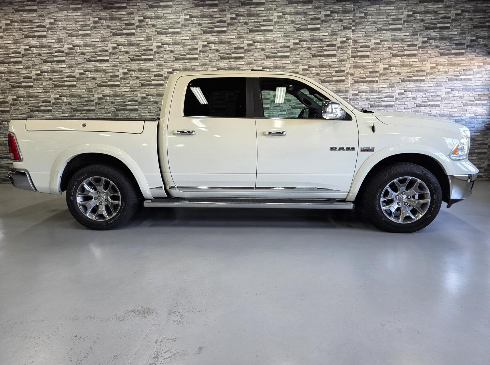 Dodge Ram 1500 5.7 V8 HEMI Quad Cab 6'4 4x4 LPG Full options, Auto's, Automaat, Gebruikt, 5654 cc, Wit