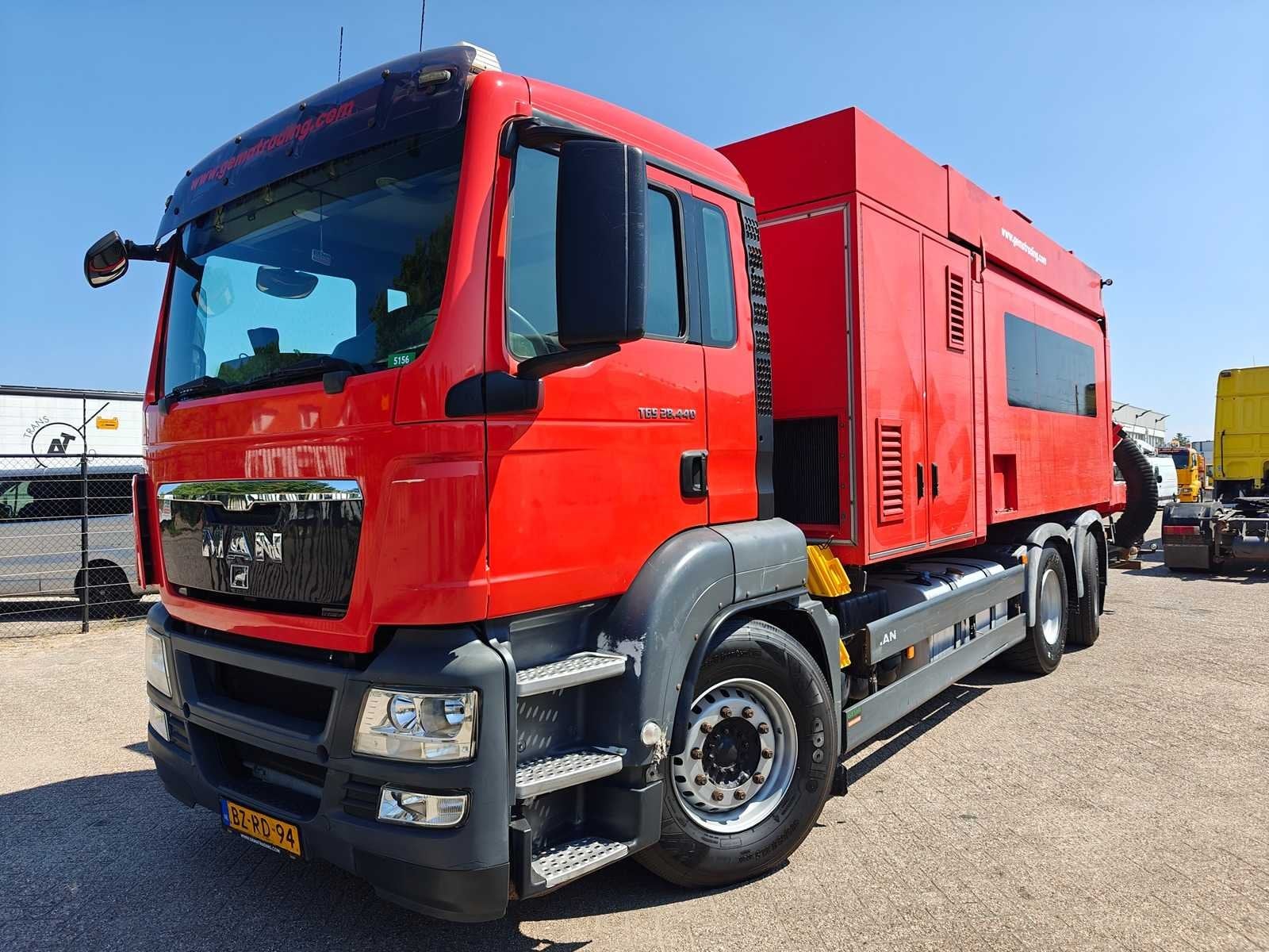 Vrachtwagen, Auto's, Overige merken, Overige brandstoffen, 14 km/l, Bedrijf
