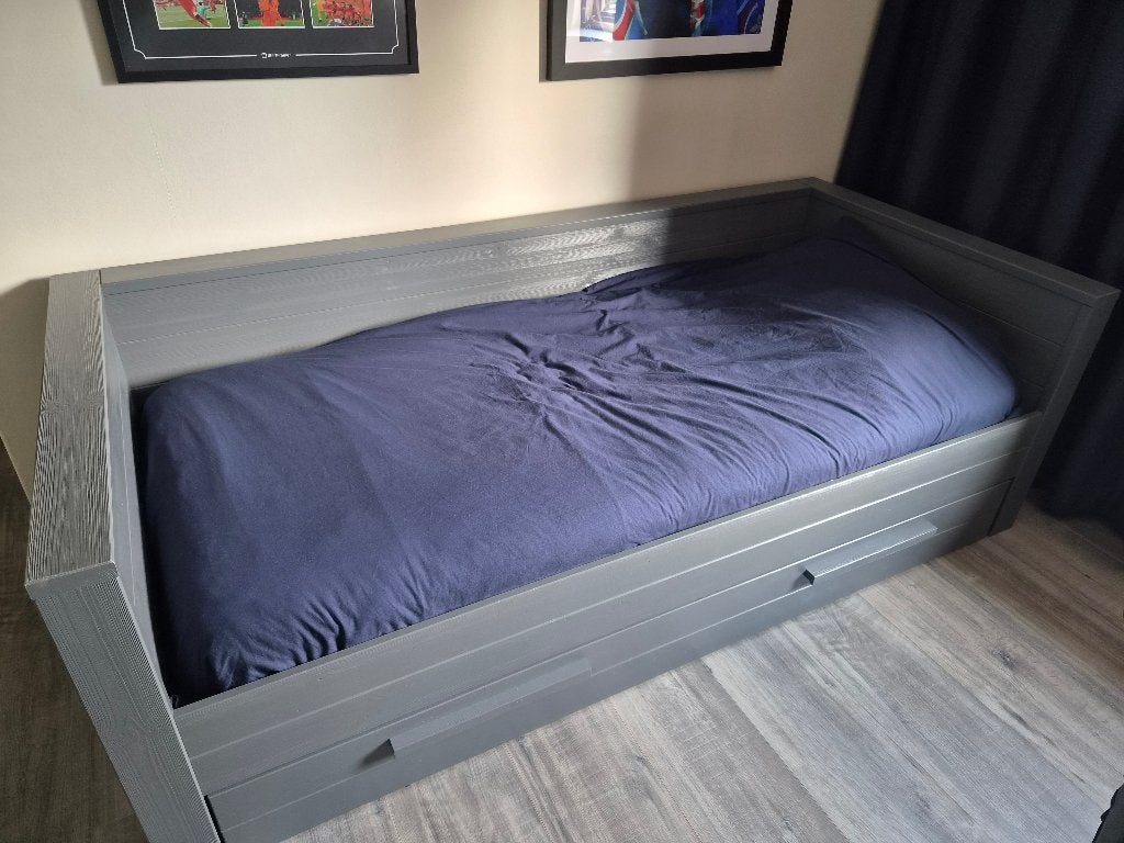 WOOOD bedbank Dennis grenen staalgrijs 73x101x219 cm, Ophalen, Gebruikt, 90 cm, Eenpersoons
