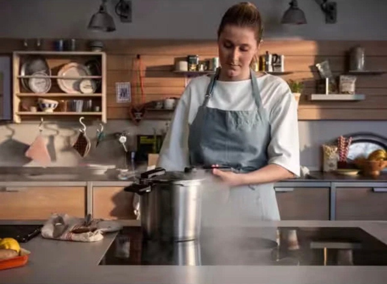 Fissler Vitaquick Premium Snelkookpan 8L - RVS met Stoominze, Huis en Inrichting, Keuken | Potten en Pannen, Snelkookpan, Nieuw