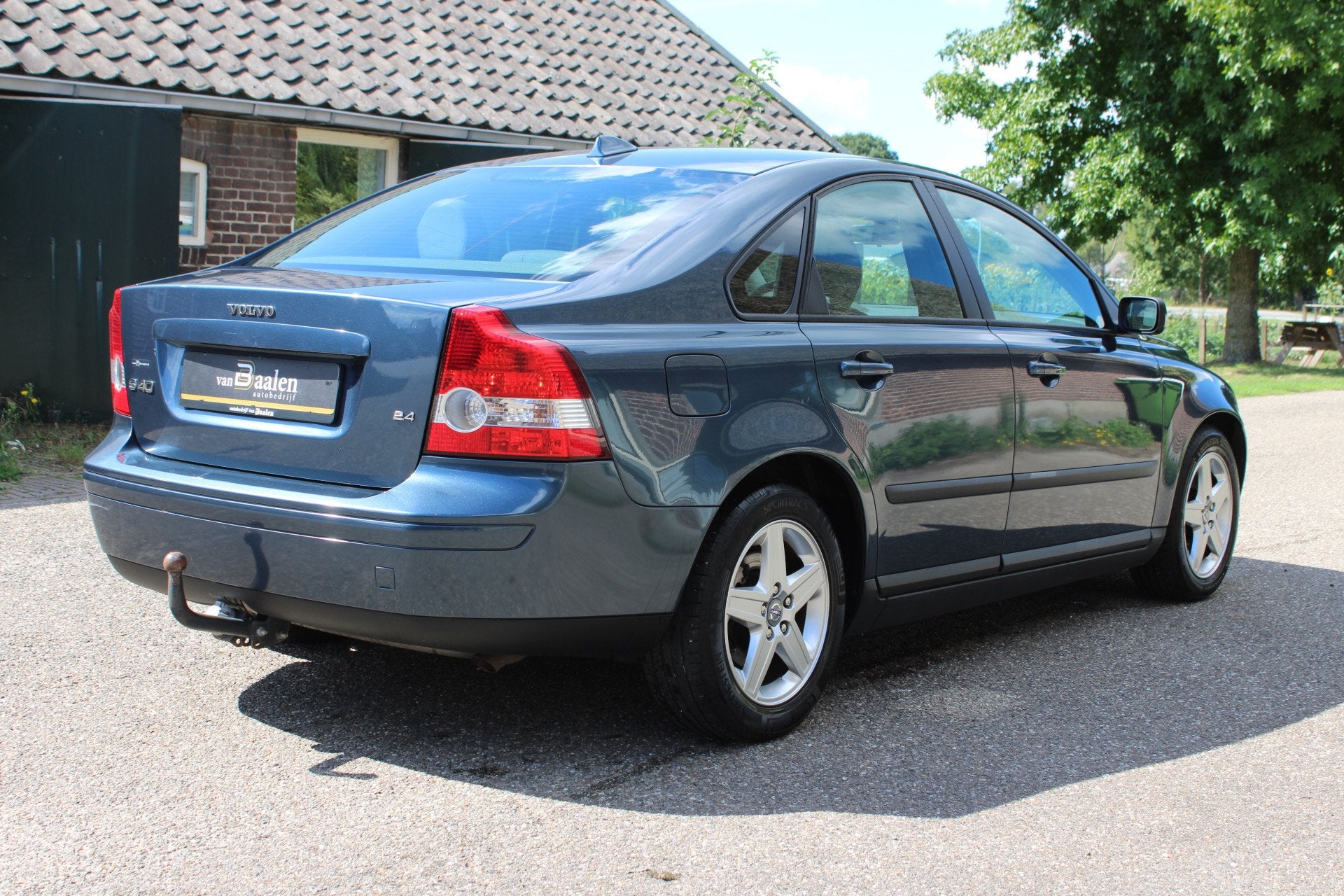 Volvo S40 2.4 KINETIC AUTOMAAT 140Pk AIRCO CRUISE TREKHAAK O, Auto's, Volvo, Stof, Gebruikt, Zwart, 700 kg