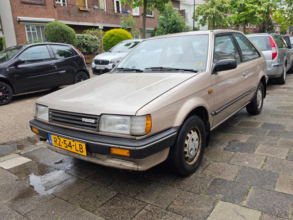 Mazda 323 1.5 GLX - Automaat - 140.000km! - BELASTINGVRIJ!, Stof, 4 cilinders, 400 kg, Beige