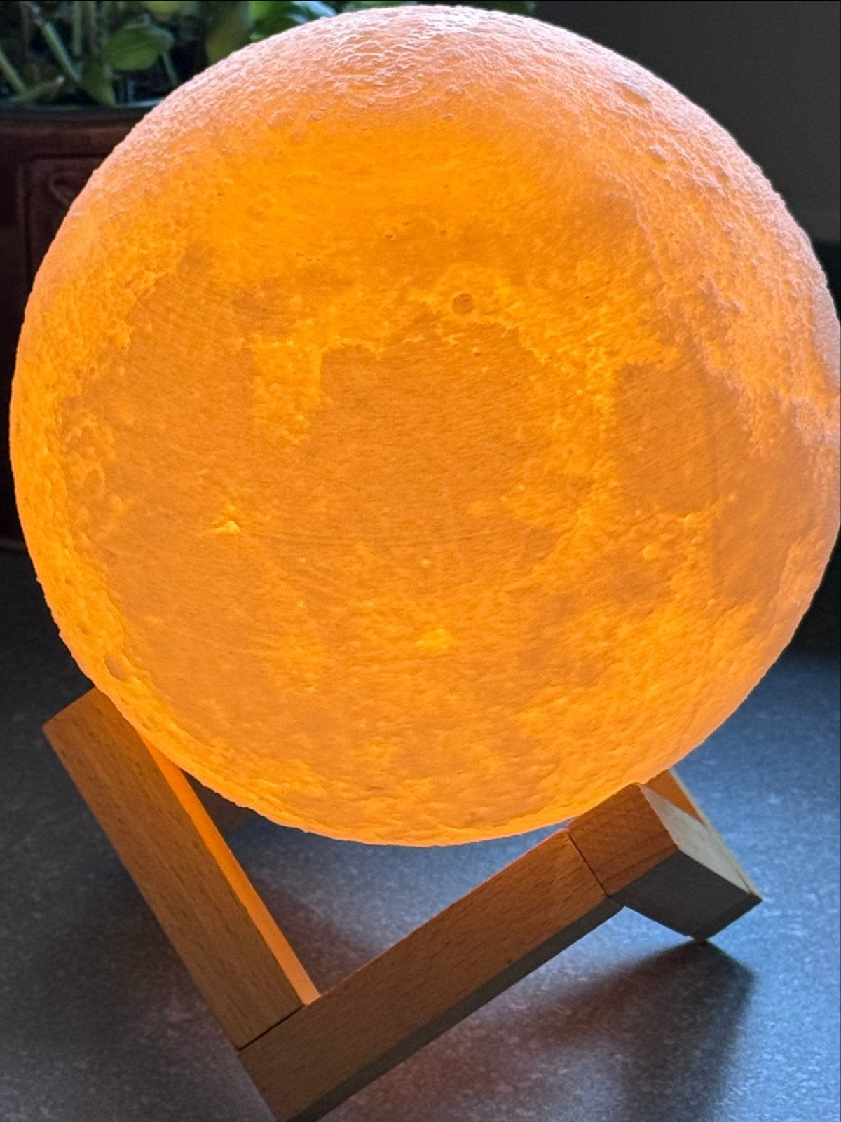 Maanlamp met houten standaard, Huis en Inrichting, Wit, Overige merken, Kunststof, Ophalen of Verzenden