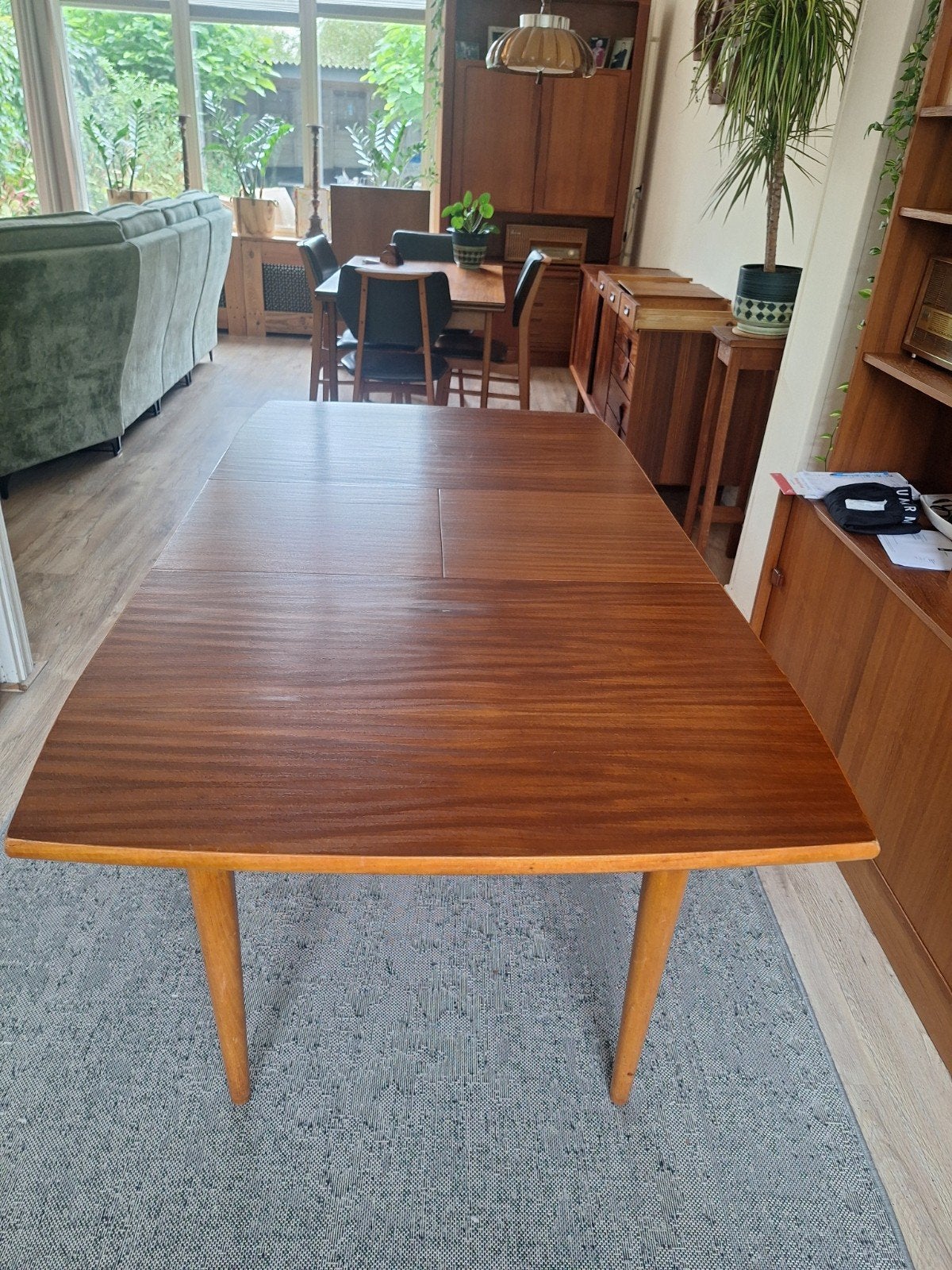 prachtige vintage uitschuifbare eettafel, Huis en Inrichting, Ophalen, 50 tot 100 cm, Zo goed als nieuw, 150 tot 200 cm