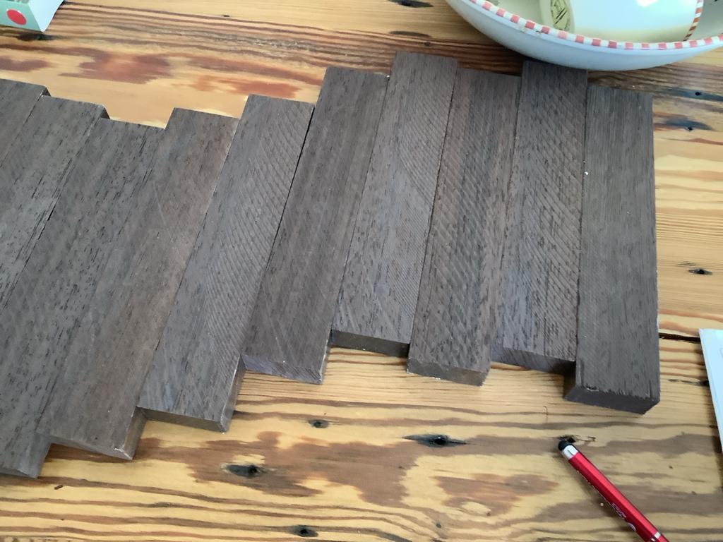 14 stuks gedroogd Wengé hardhout voor draaiwerk/schaakbord, Gebruikt, Minder dan 25 mm, Overige typen, Ophalen of Verzenden