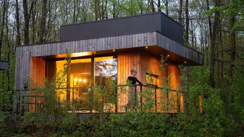 TE KOOP Ecologische vakantiewoning in het bos, Bemiddelingsbureau, 2 slaapkamers, Recreatiepark, In bos