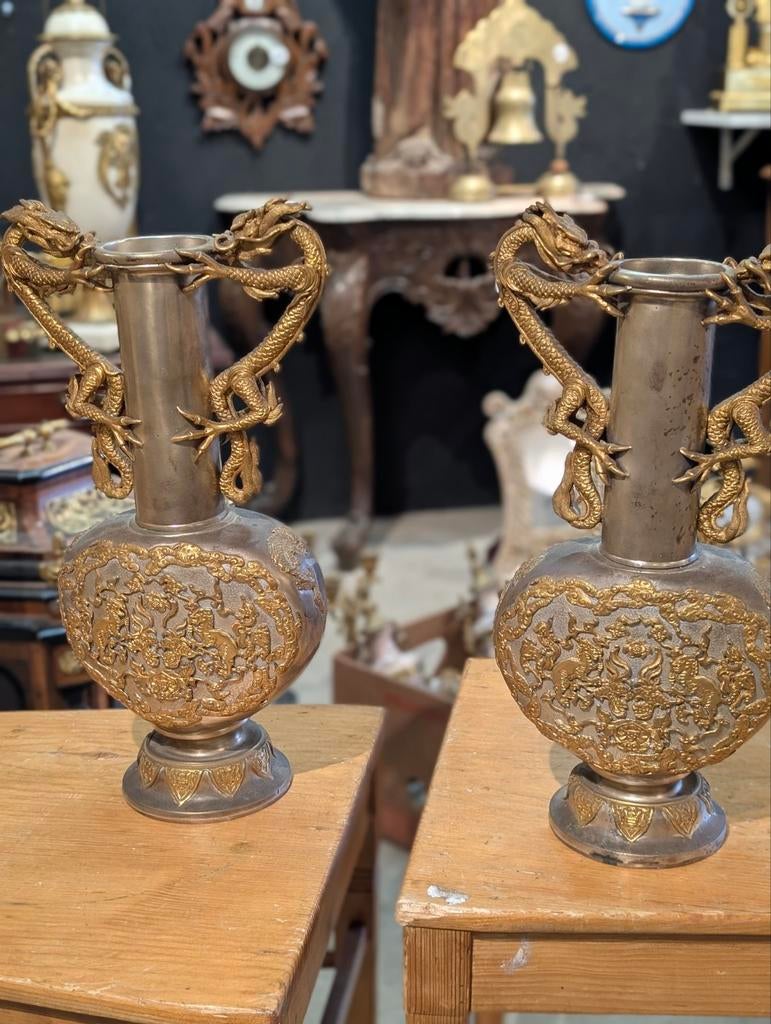 2 antieke oosterse Draken vazen brons metaal. 45 cm h. €285., Antiek en Kunst, Ophalen