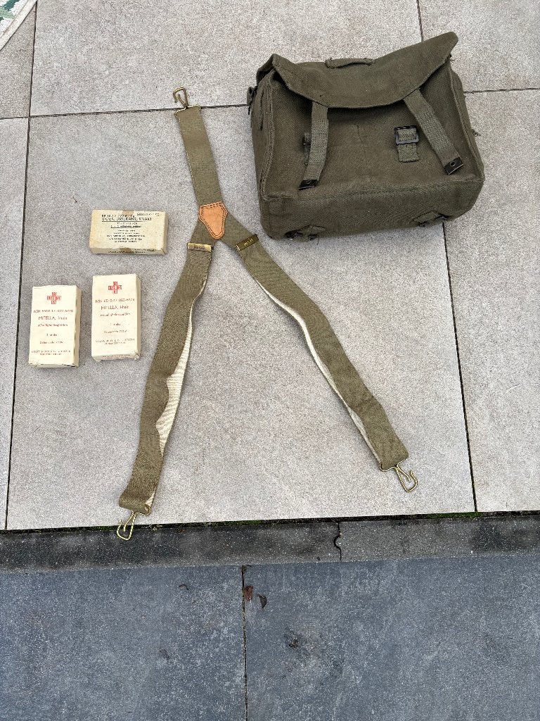 Nederlandandse pukkel met inhoud., Verzamelen, Ophalen of Verzenden, Landmacht, Nederland, Overige typen