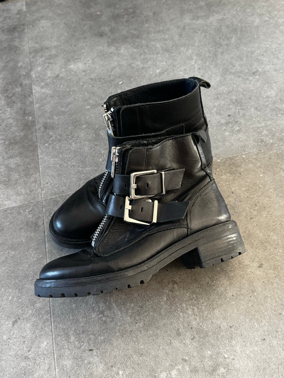 Zwarte leren biker boots met gespen - Maat 37, Kleding | Dames, Schoenen, Ophalen, Gedragen, Zwart, Lage of Enkellaarzen
