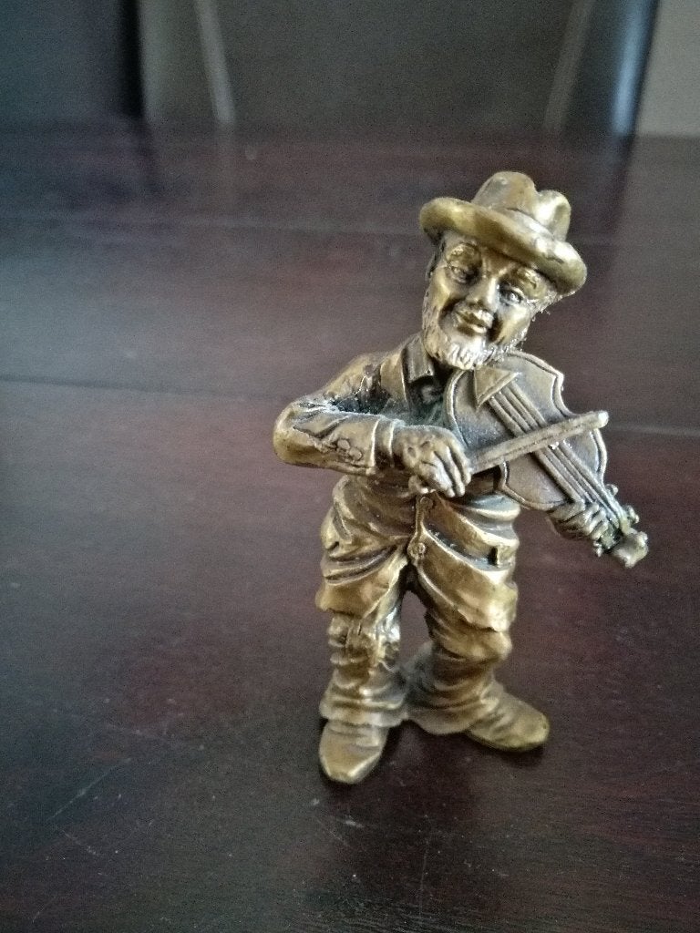 Een mooie gedetaileerde koperen violist beeldje, Ophalen of Verzenden, Zo goed als nieuw, Mens