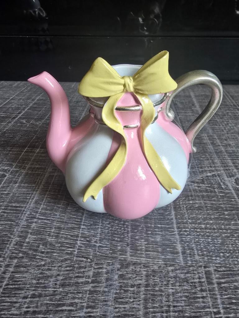 Decoratieve theepot roze/wit met gele strik, Ophalen of Verzenden, Nieuw