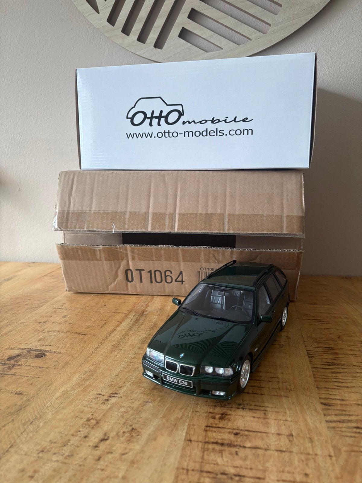BMW E36 328i touring 1:18, Ophalen of Verzenden, Zo goed als nieuw, Auto, OttOMobile