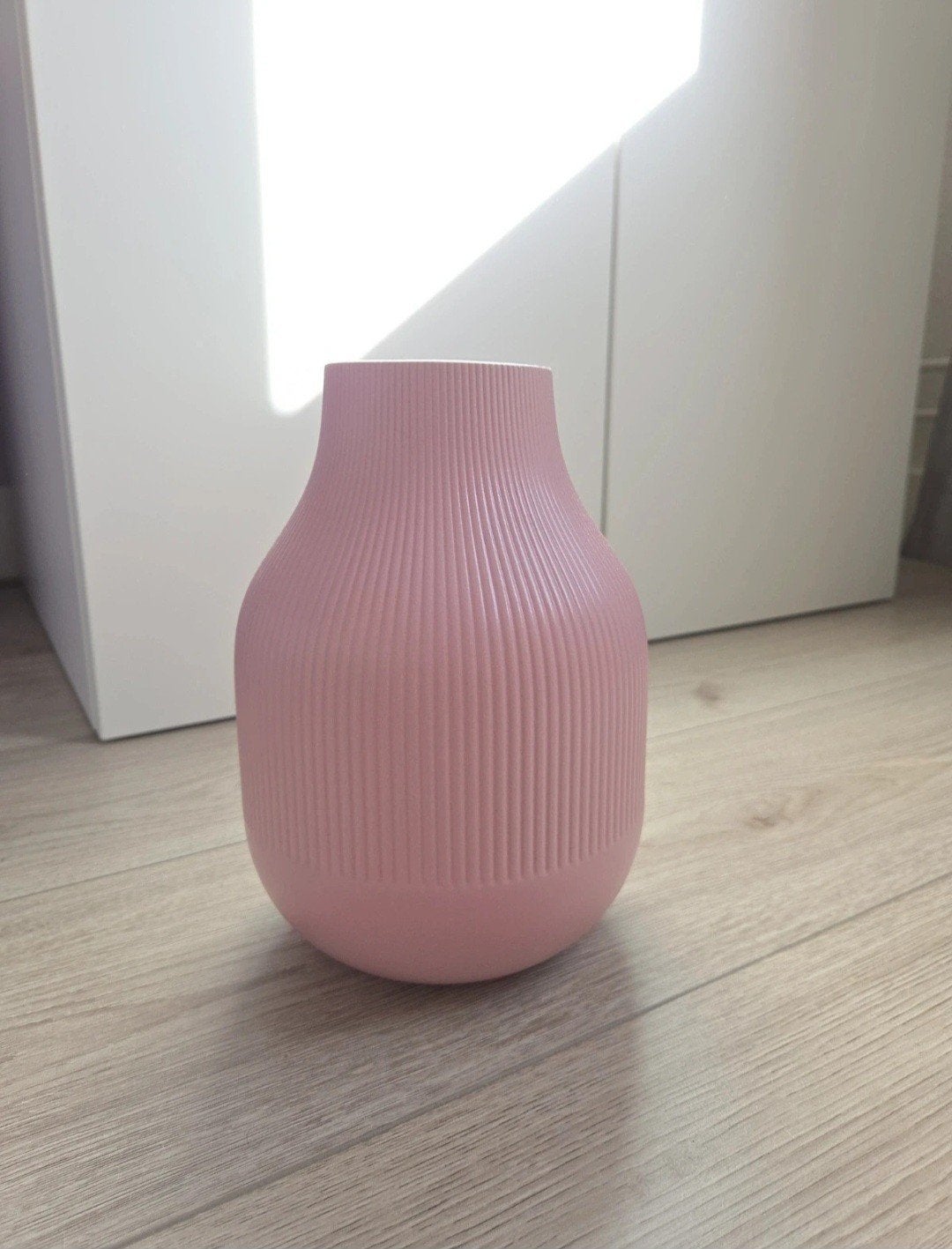 Roze geribbelde vaas 21cm, Ophalen, Kunststof, Zo goed als nieuw, Roze