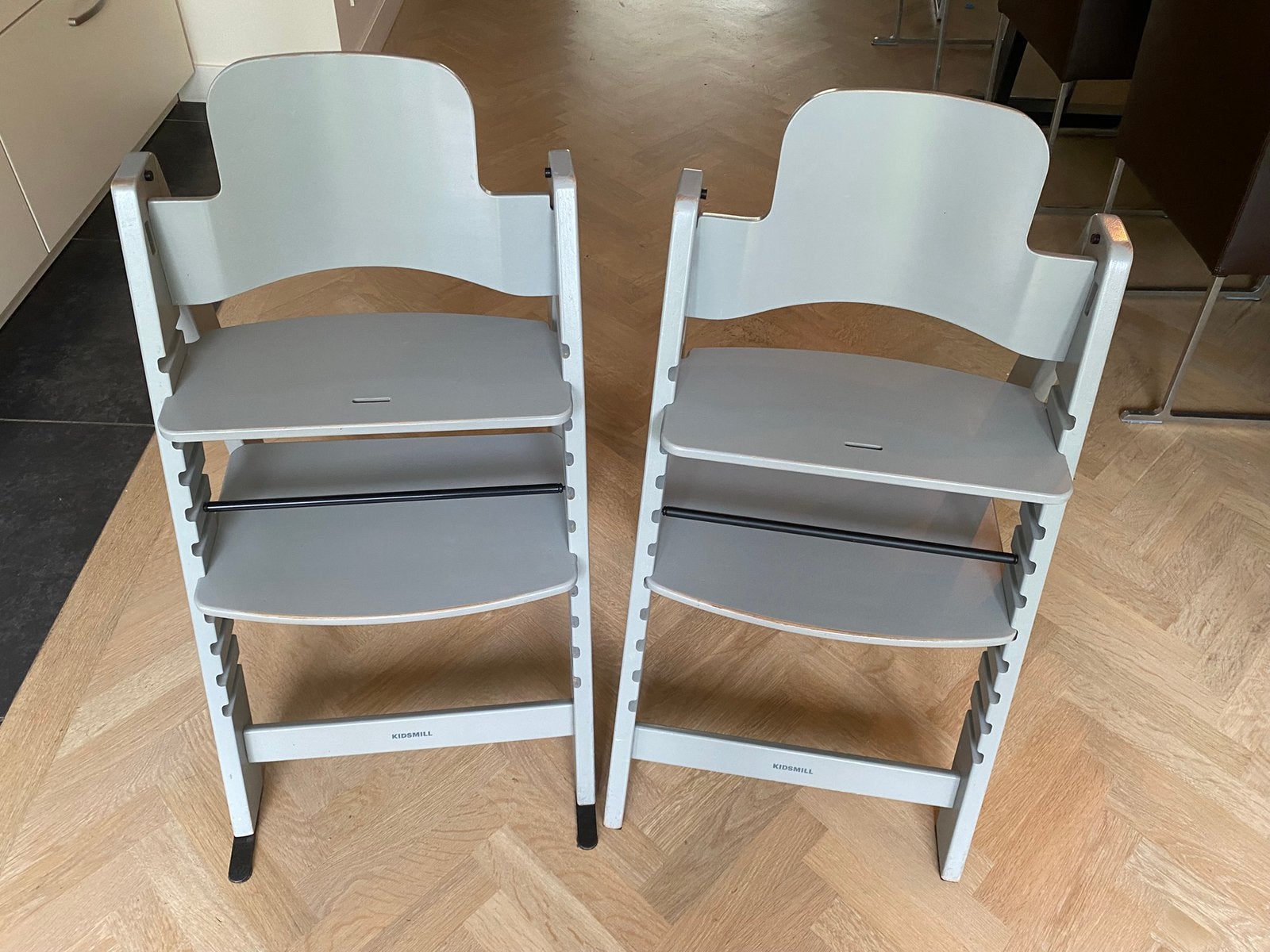 Kidsmill Up! Kinderstoel 2x incl babyset, eetblad, kussenset, Kinderen en Baby's, Kinderstoelen, Ophalen, Zo goed als nieuw, Meegroeistoel