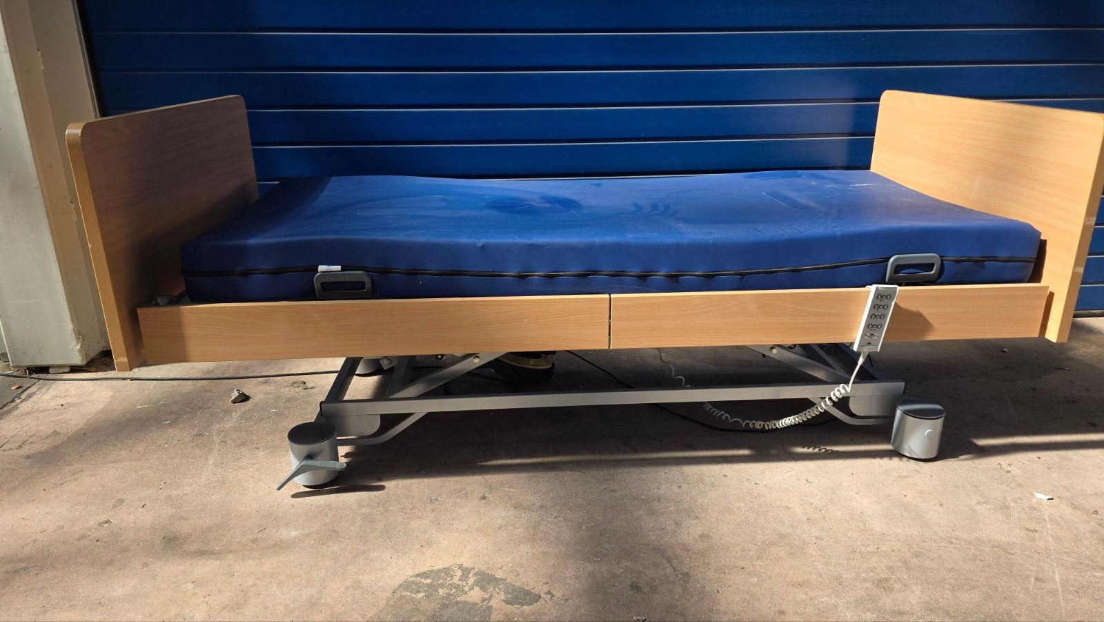 Zorg bed hoog en laag ziekenhuisbed in goede staat, Huis en Inrichting, Slaapkamer | Bedden, Ophalen, 90 cm, Eenpersoons, Zo goed als nieuw