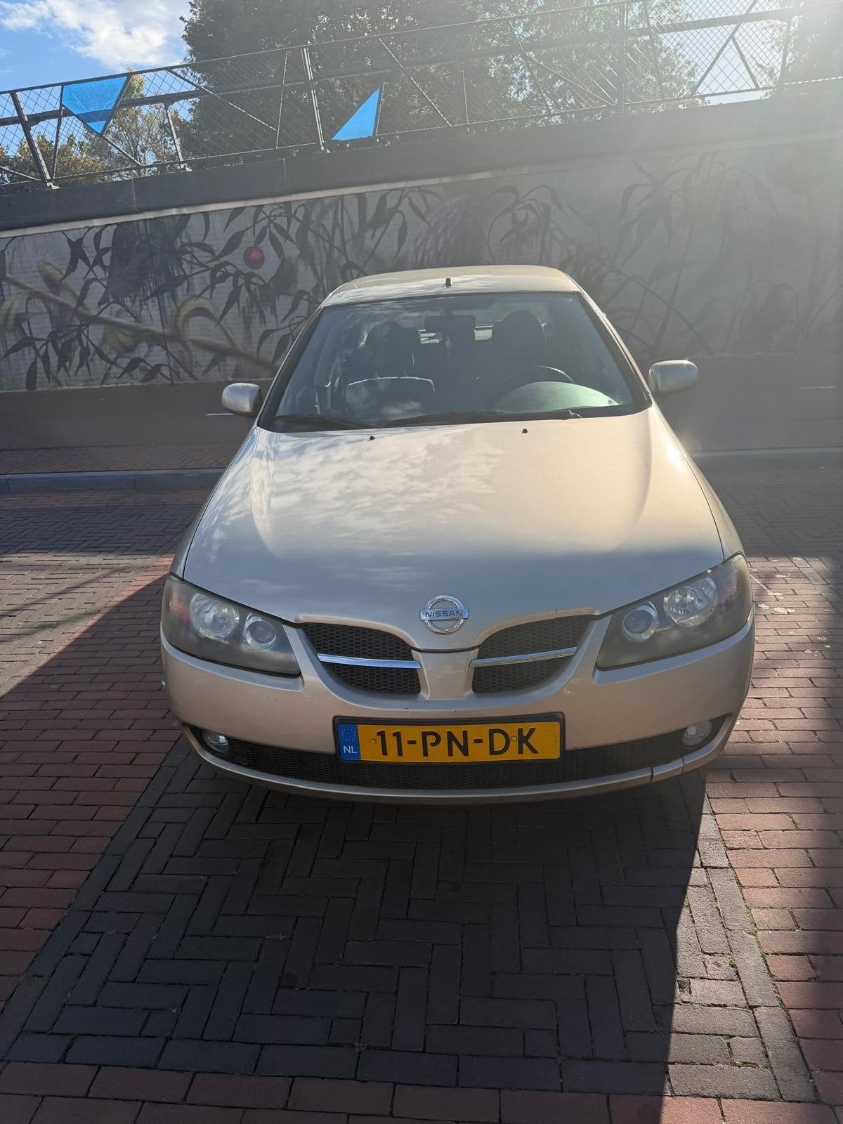 Nissan Almera 1.8 SDN 2004 Beige, Auto's, 4 cilinders, Beige, Origineel Nederlands, 1200 kg