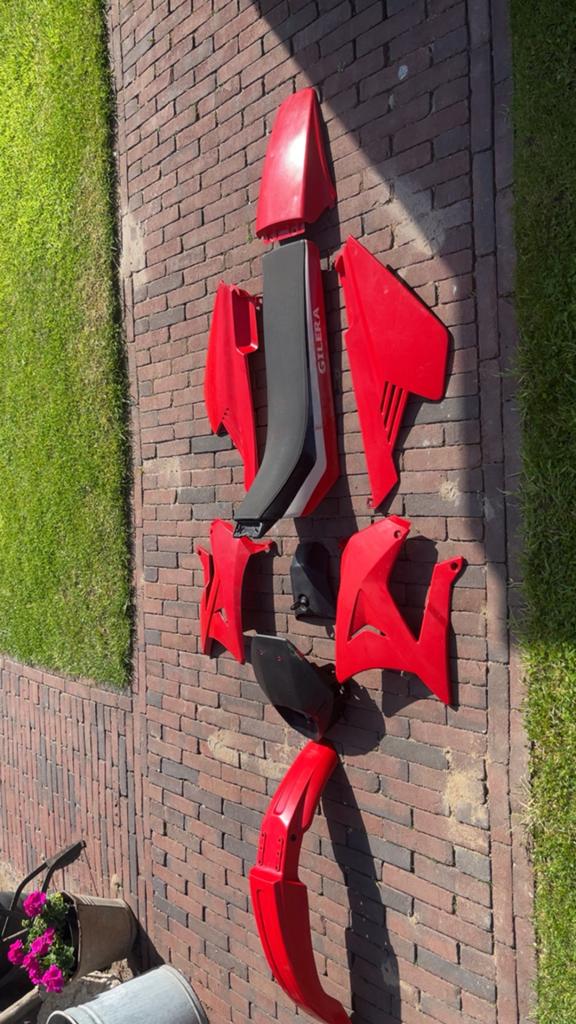 Derbi/gilera kappenset, Fietsen en Brommers, Brommeronderdelen | Scooters, Gebruikt, Overige merken, Kap, Ophalen