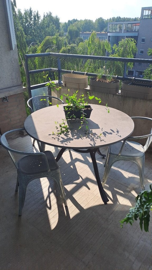 Klassieke buitentafel en metalen terrasstoelen, Ophalen, Gebruikt, Rond, Metaal
