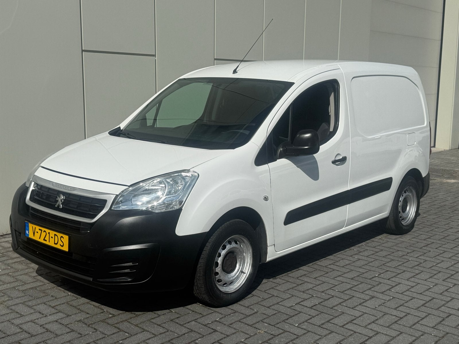 INKOOP BESTELBUS WERKBUS, Voorwielaandrijving, 74 pk, Euro 6, 4 cilinders