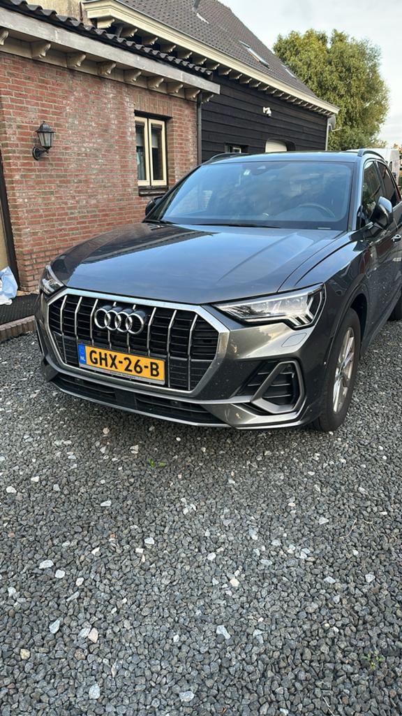 Audi Q3 45 Tfsi e 245pk Phev S Tronic 2022 Grijs 57 dkm, Auto's, Zwart, Leder en Stof, Plug-in hybride, 1395 cc