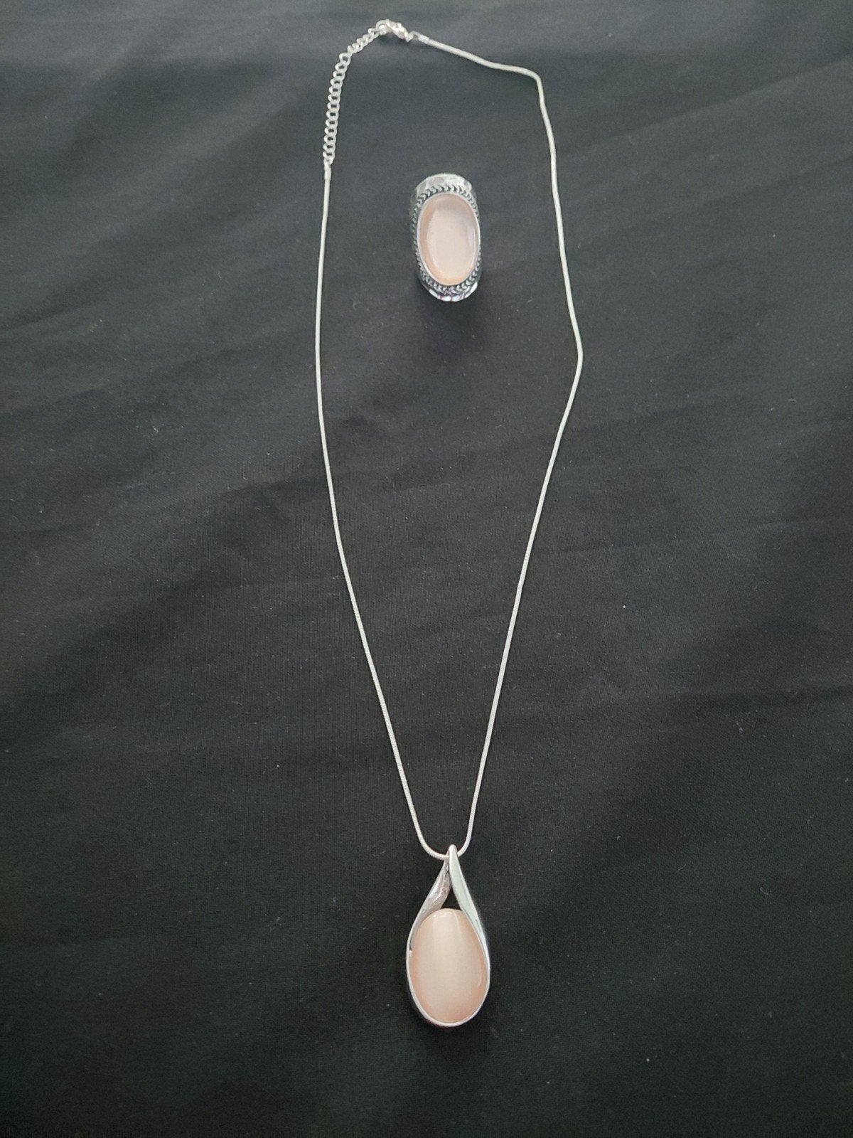 Ketting zilverkleurig met roze hanger en ring Nieuw, Ophalen, Nieuw, Roze, Met edelsteen